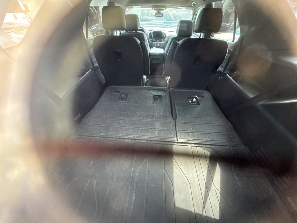 Used 2022 Chevrolet Traverse LT FWD image 19