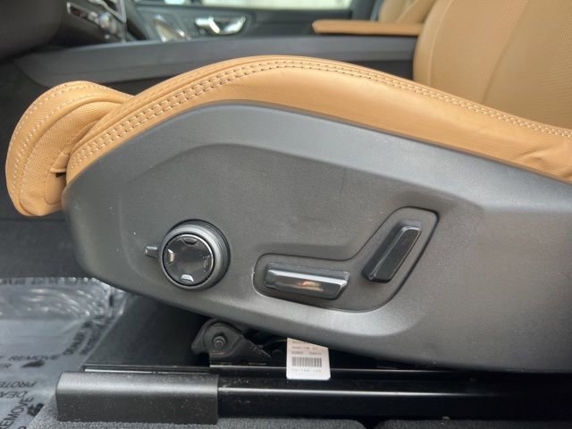 Certified 2023 Volvo XC60 B6 Ultimate w/ Protection Package Premier image 30