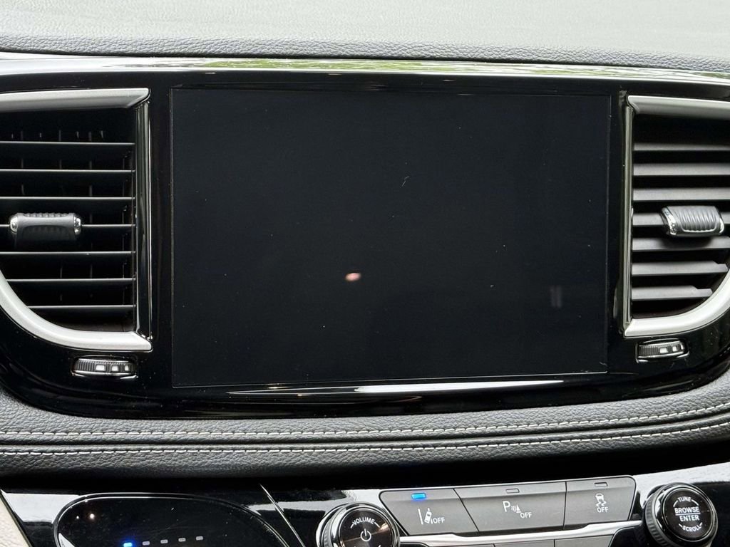 Used 2024 Chrysler Pacifica Select FWD image 16