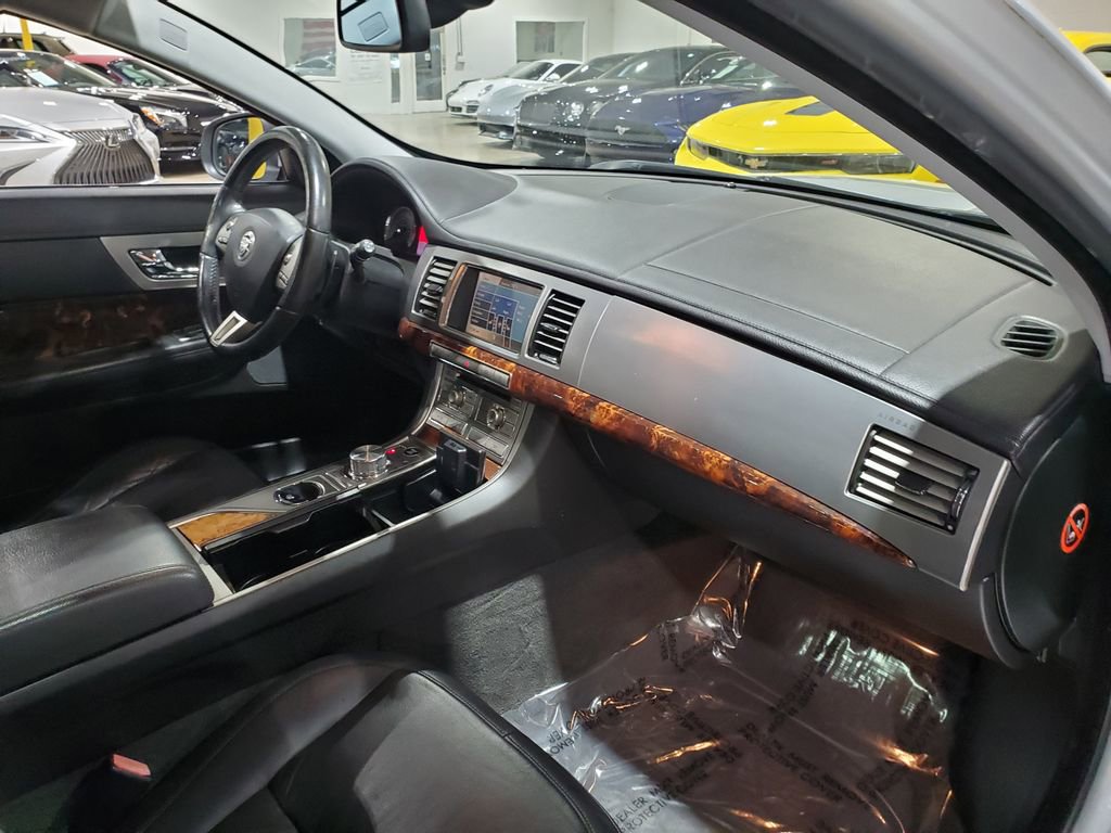 Used 2009 Jaguar XF Luxury image 14