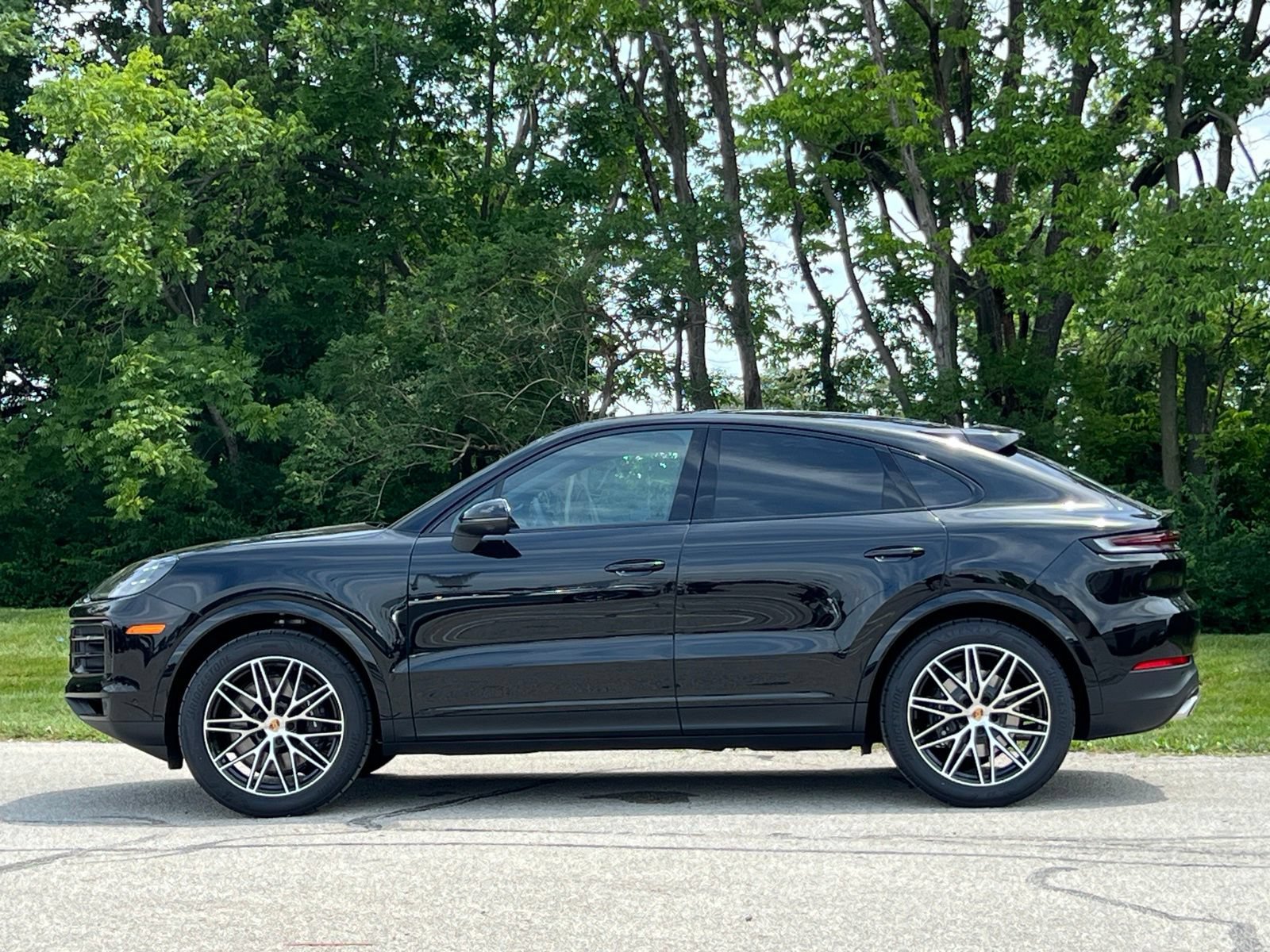 New 2026 Porsche Cayenne Coupe AWD/4WD image 2