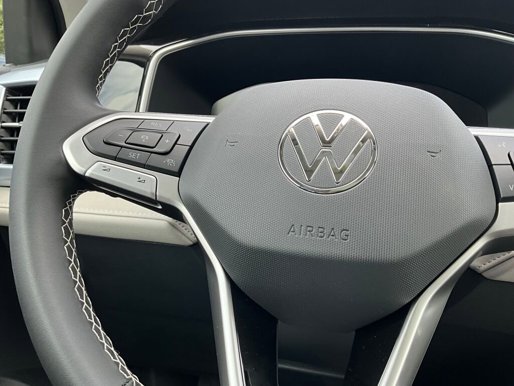 New 2025 Volkswagen Taos SE image 22
