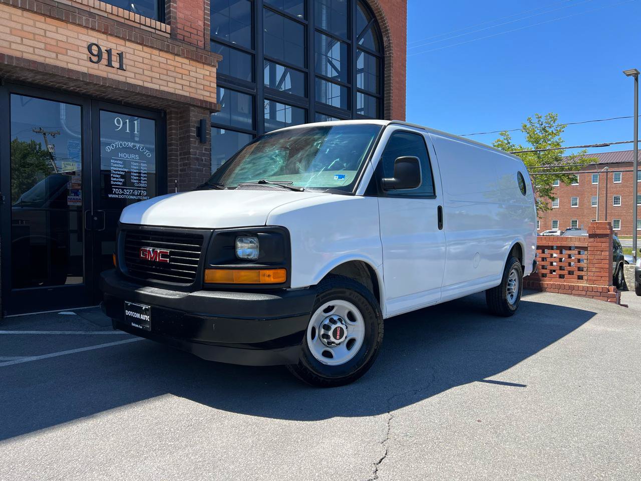 Used 2017 GMC Savana 2500 RWD image 2