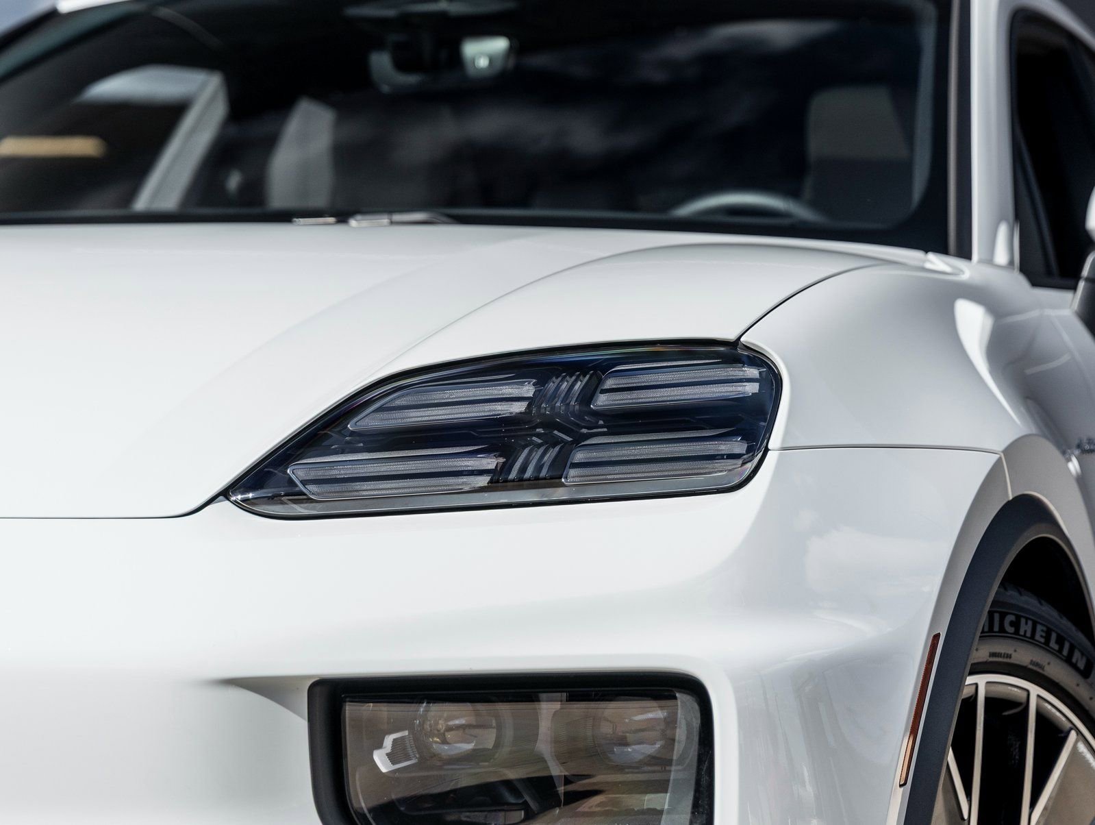 Certified 2025 Porsche Macan 4S Electric image 16