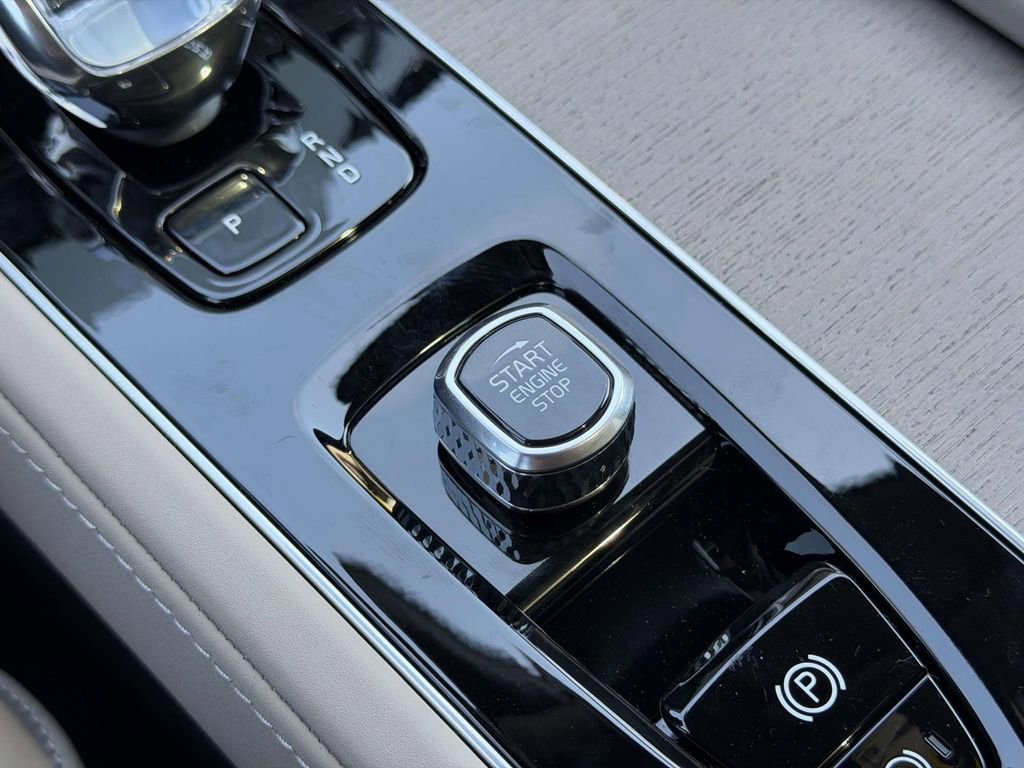 New 2026 Volvo XC90 B6 Plus w/ Protection Package AWD/4WD image 7
