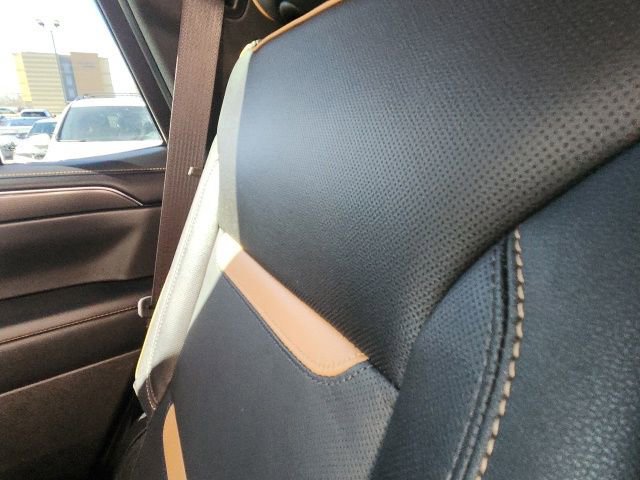 Used 2024 GMC Yukon AT4 w/ Technology Package image 24