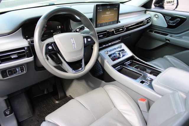 Used 2020 Lincoln Aviator Reserve w/ Equipment Group 202A image 9