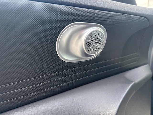 Certified 2025 Hyundai Elantra SE image 13