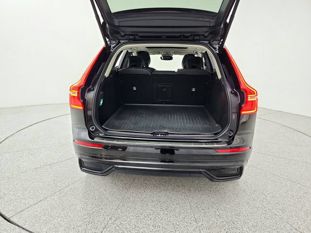 Certified 2024 Volvo XC60 B5 Plus w/ Protection Package Premier AWD/4WD image 19