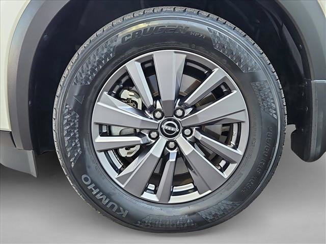 Used 2024 Nissan Pathfinder SV w/ Black Appearance Package FWD image 24