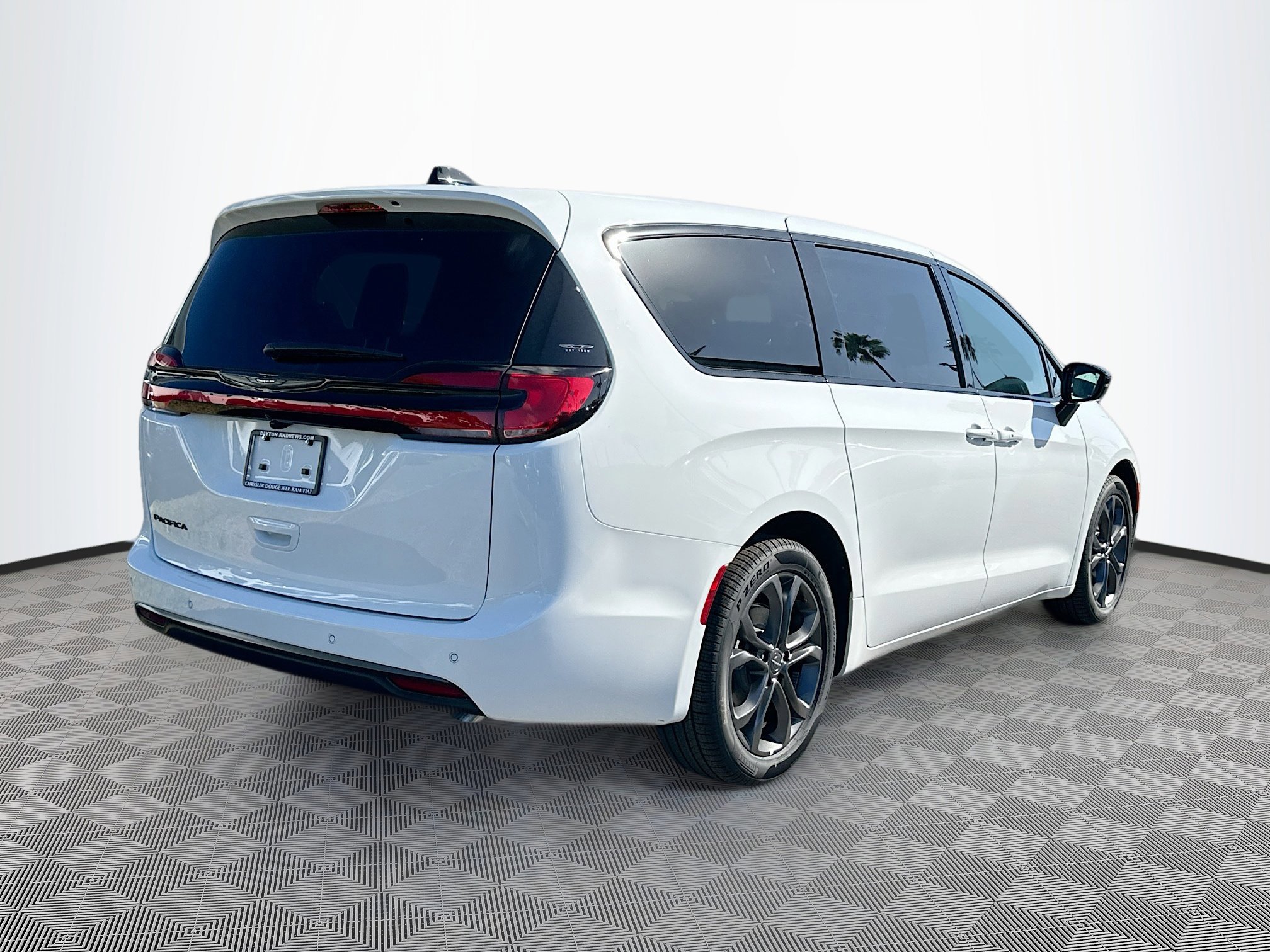 New 2026 Chrysler Pacifica Select image 4