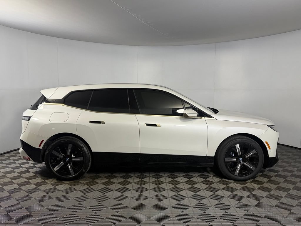 Used 2024 BMW iX xDrive50 w/ Premium Package AWD/4WD image 6