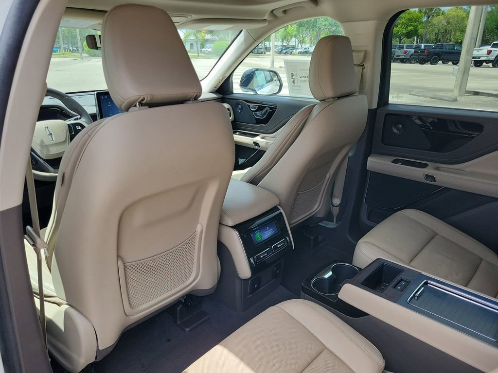 Certified 2023 Lincoln Aviator Reserve w/ Equipment Group 201A image 13