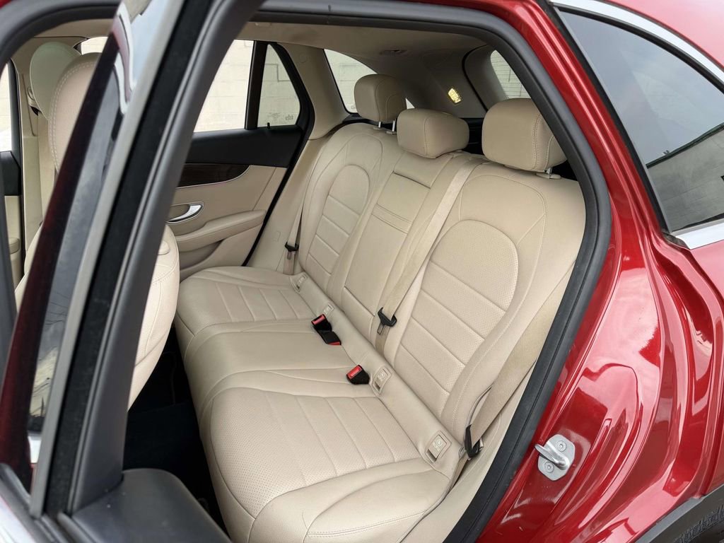 Used 2021 Mercedes-Benz GLC 300 4MATIC image 22