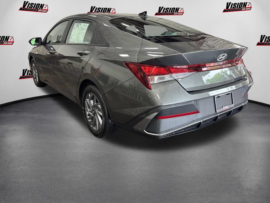 Used 2024 Hyundai Elantra SEL FWD image 8