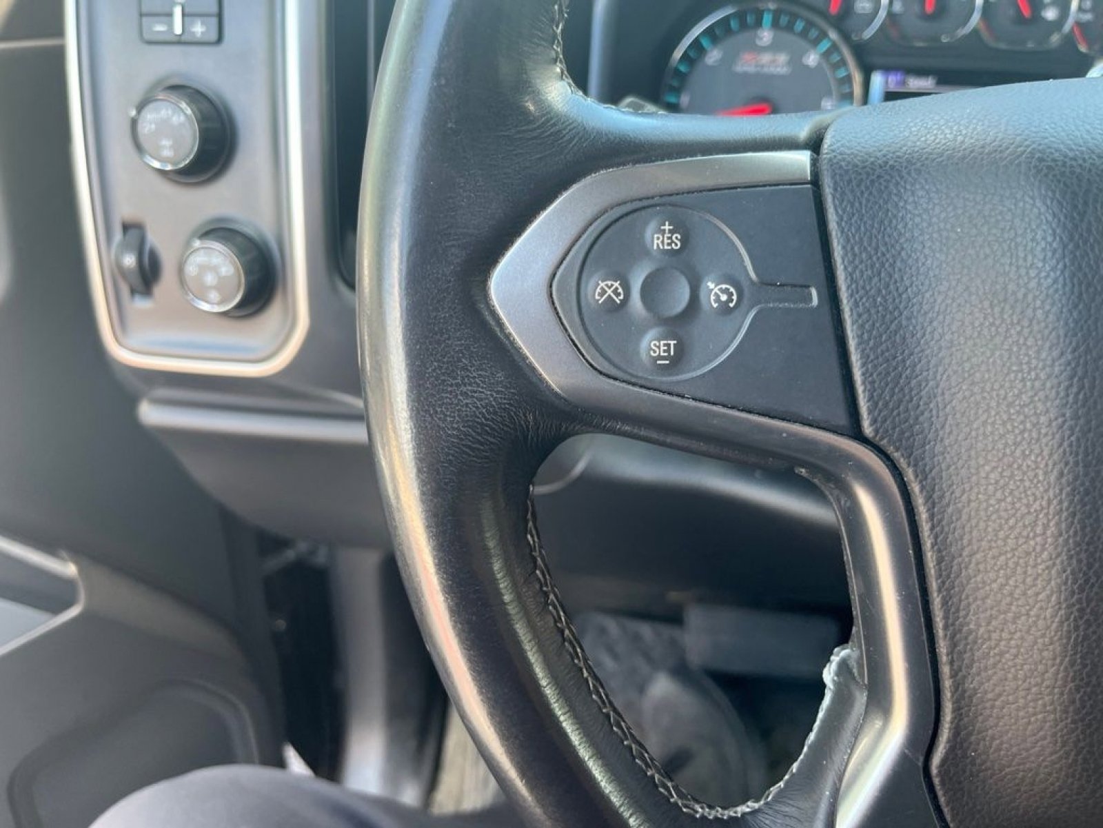 Used 2018 Chevrolet Silverado 1500 LT w/ All Star Edition AWD/4WD image 13