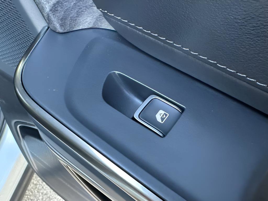 Used 2022 Rivian R1S Adventure image 42