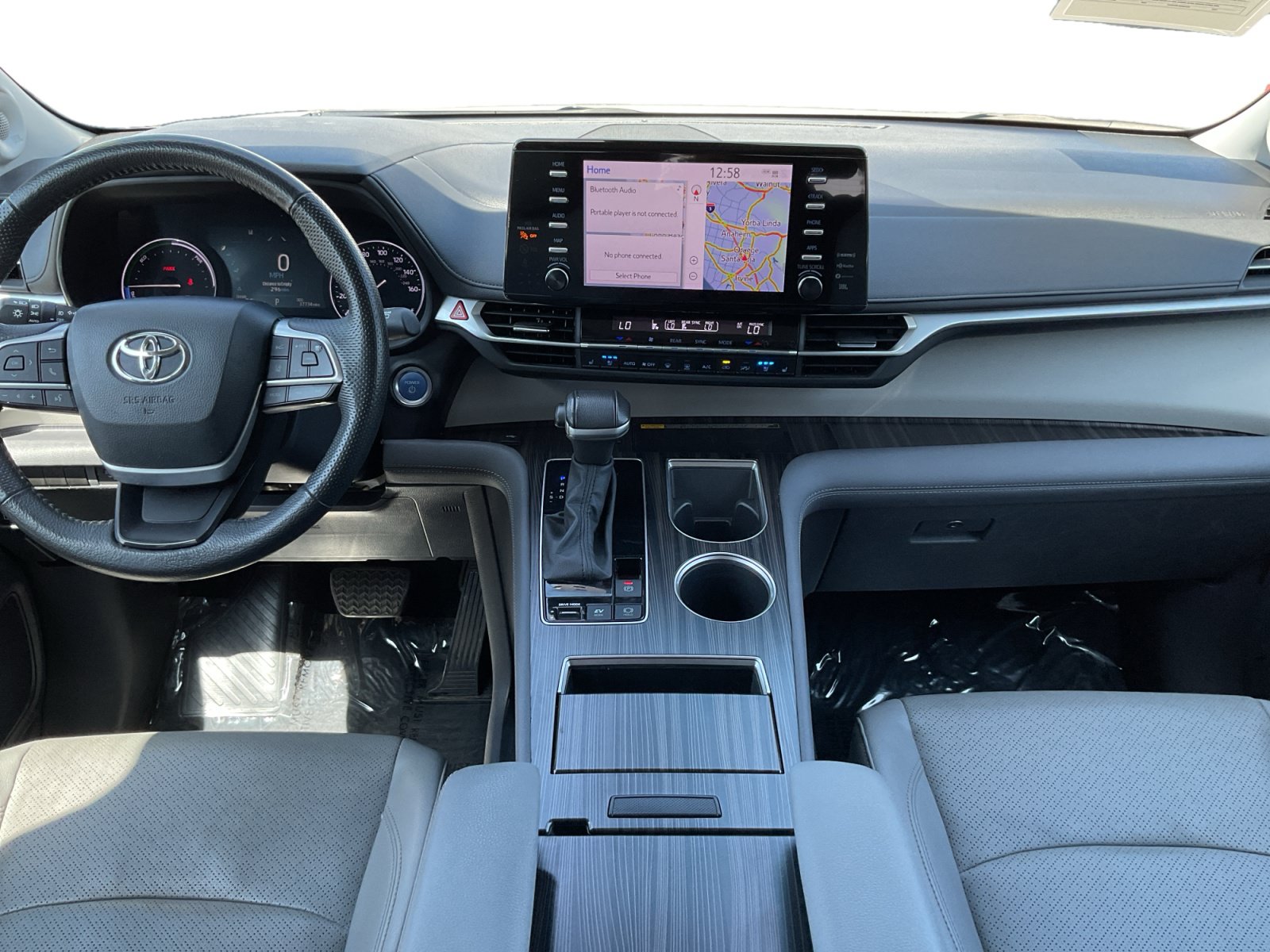 Used 2024 Toyota Sienna Limited FWD image 10