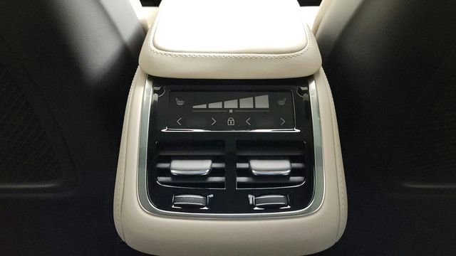 Certified 2026 Volvo XC90 B6 Plus w/ Protection Package Premier AWD/4WD image 33
