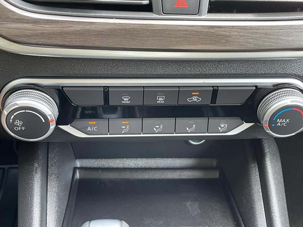 Used 2025 Nissan Altima 2.5 SV FWD image 11