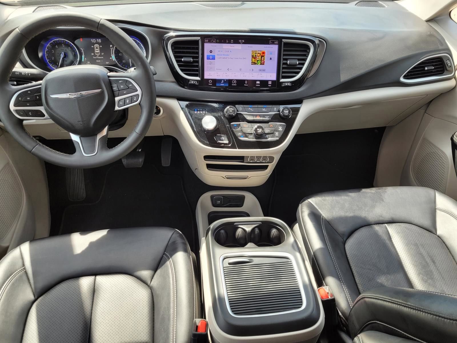 Used 2024 Chrysler Pacifica Touring-L FWD image 16