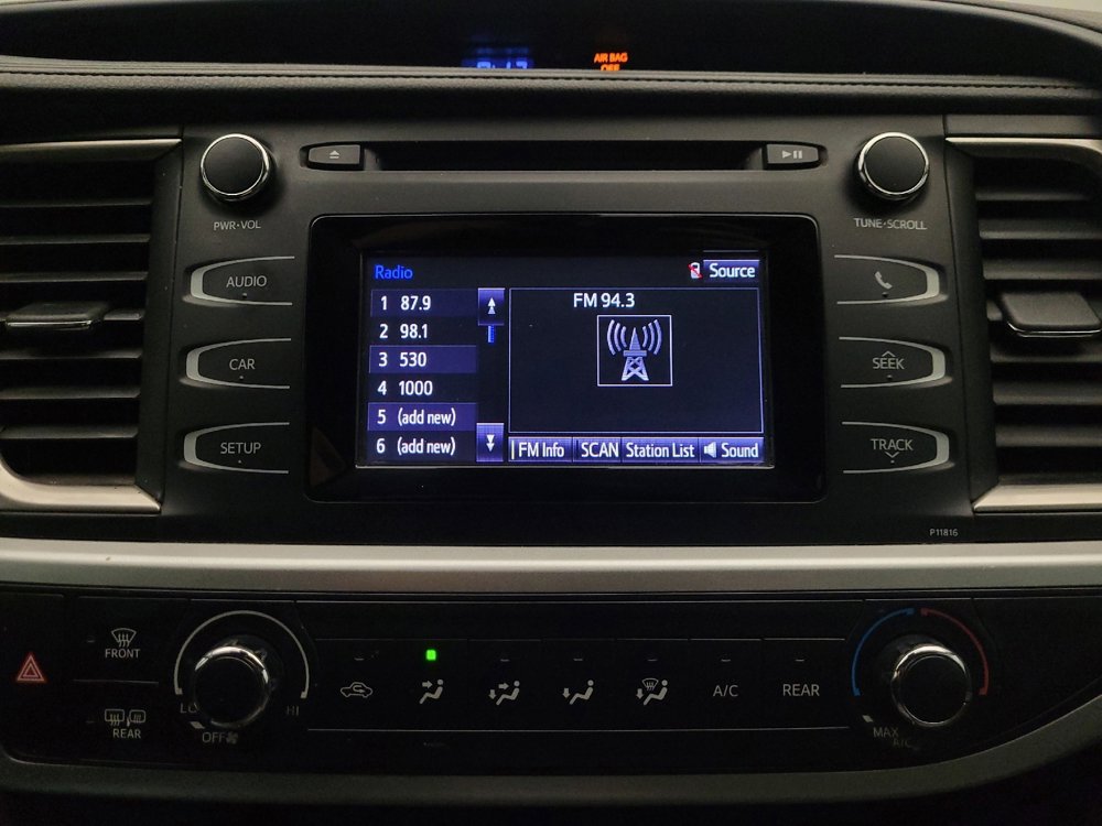 Used 2019 Toyota Highlander LE image 25