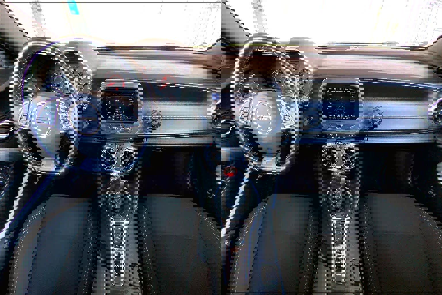 Used 2021 Chevrolet Camaro LT w/ Technology Package image 15