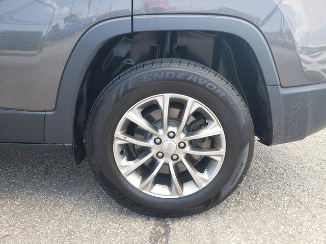 Used 2019 Jeep Cherokee Latitude Plus w/ Cold Weather Group AWD/4WD image 33
