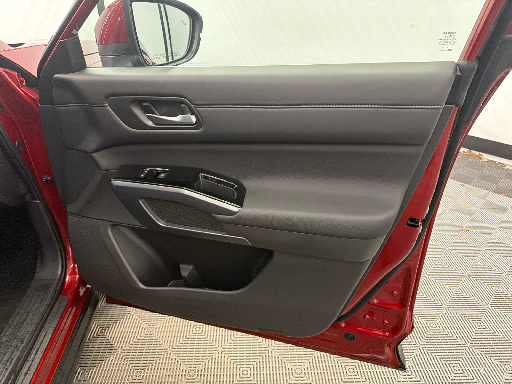 Used 2025 Nissan Pathfinder SL AWD/4WD image 15