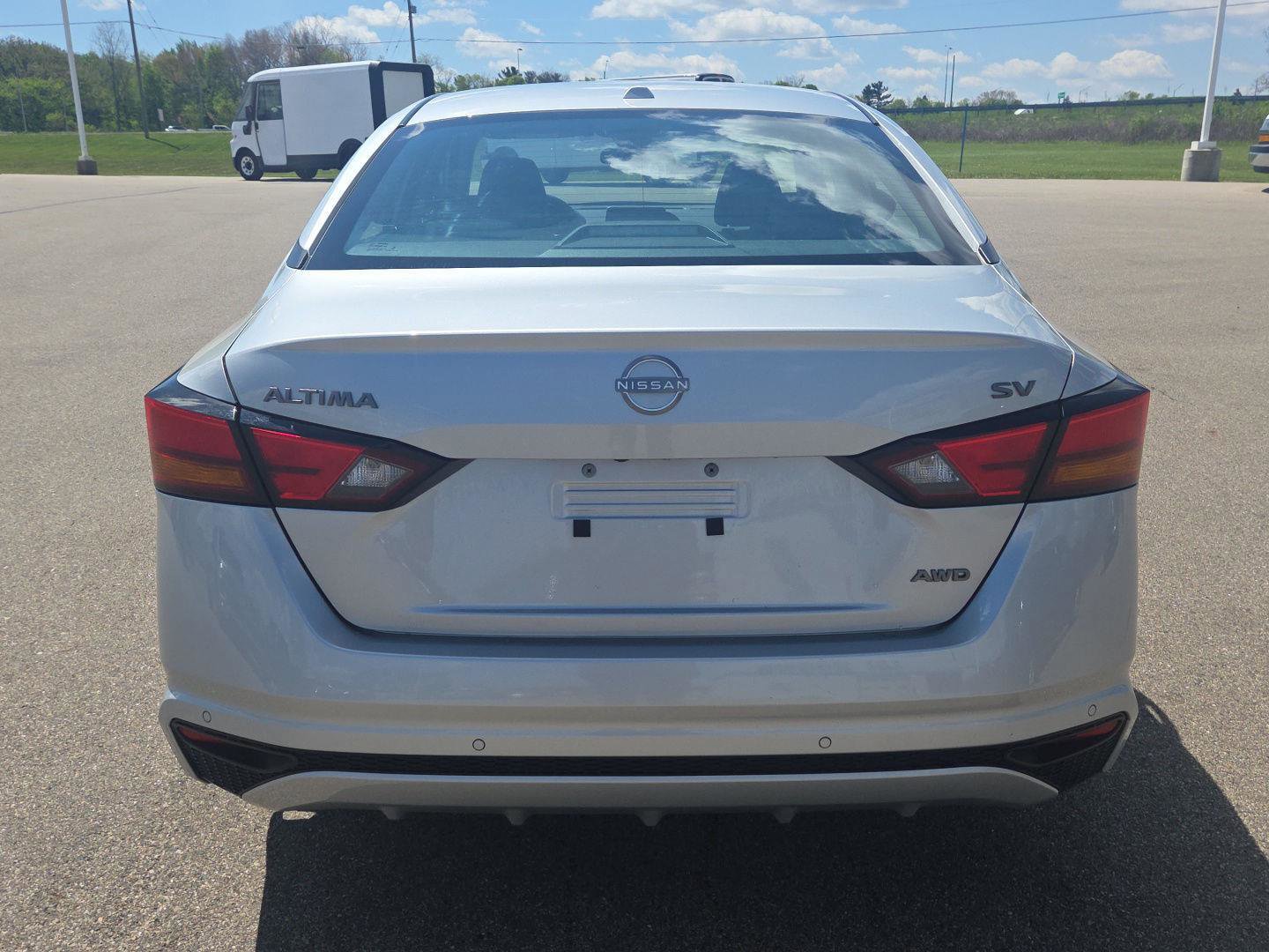 Used 2024 Nissan Altima 2.5 SV AWD/4WD image 4