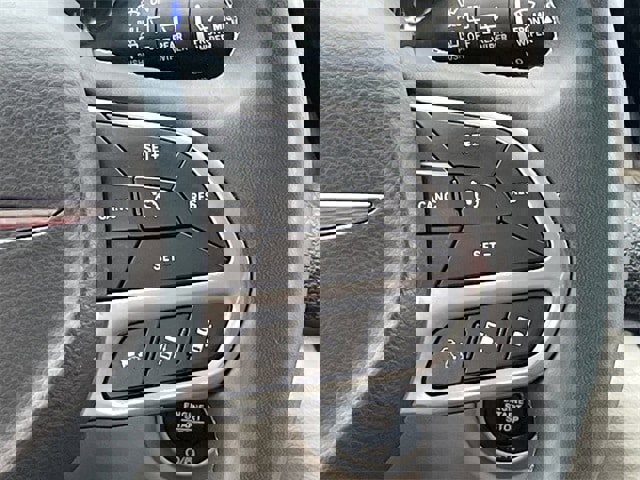 Used 2024 Chrysler Pacifica Touring-L image 13