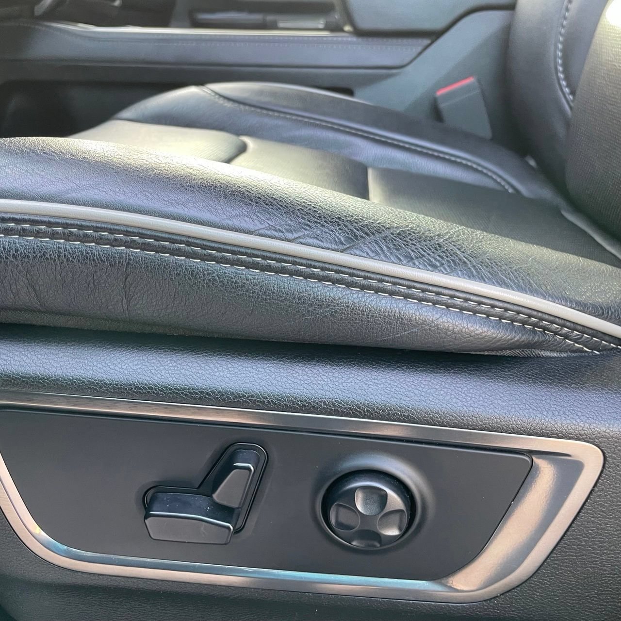 Used 2020 RAM 1500 Limited w/ Body Color Bumper Group RWD image 22