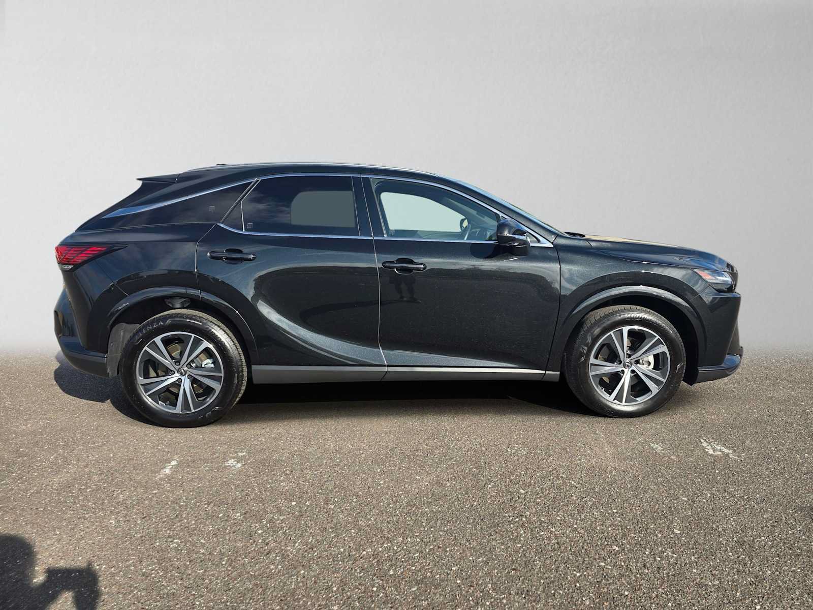 Used 2025 Lexus RX 350 Premium w/ Accessory Package (K3) FWD image 2
