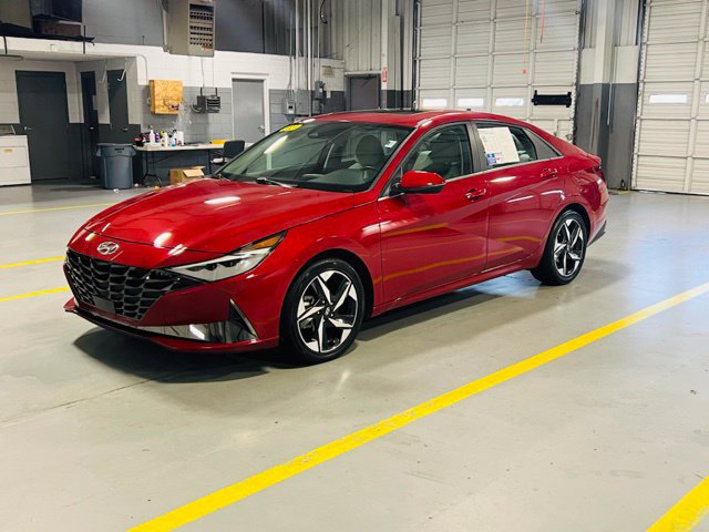 Used 2023 Hyundai Elantra Limited w/ Preferred Accessory Package FWD image 16