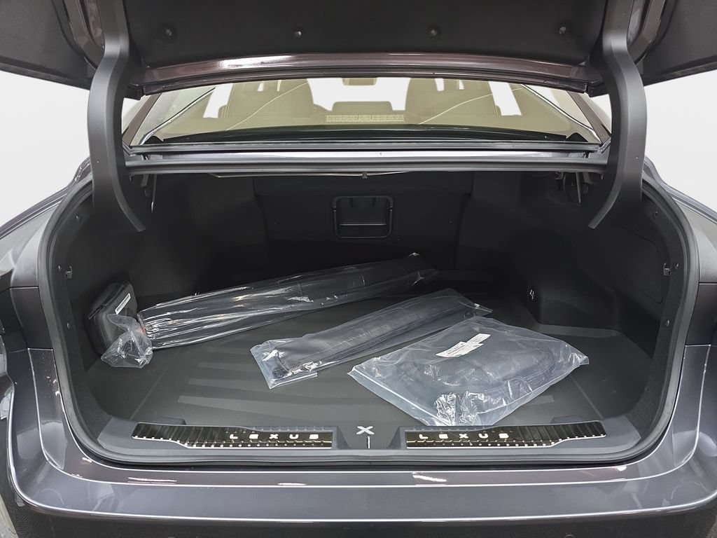 New 2026 Lexus ES 500e AWD/4WD image 12