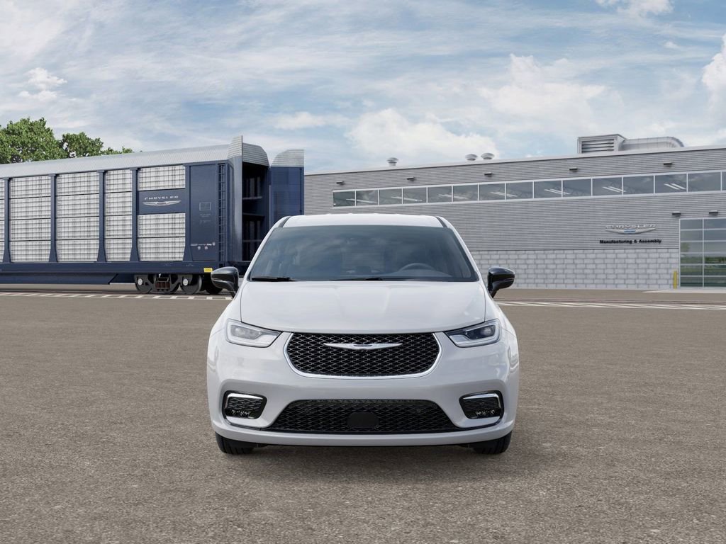 Used 2026 Chrysler Pacifica Select image 6