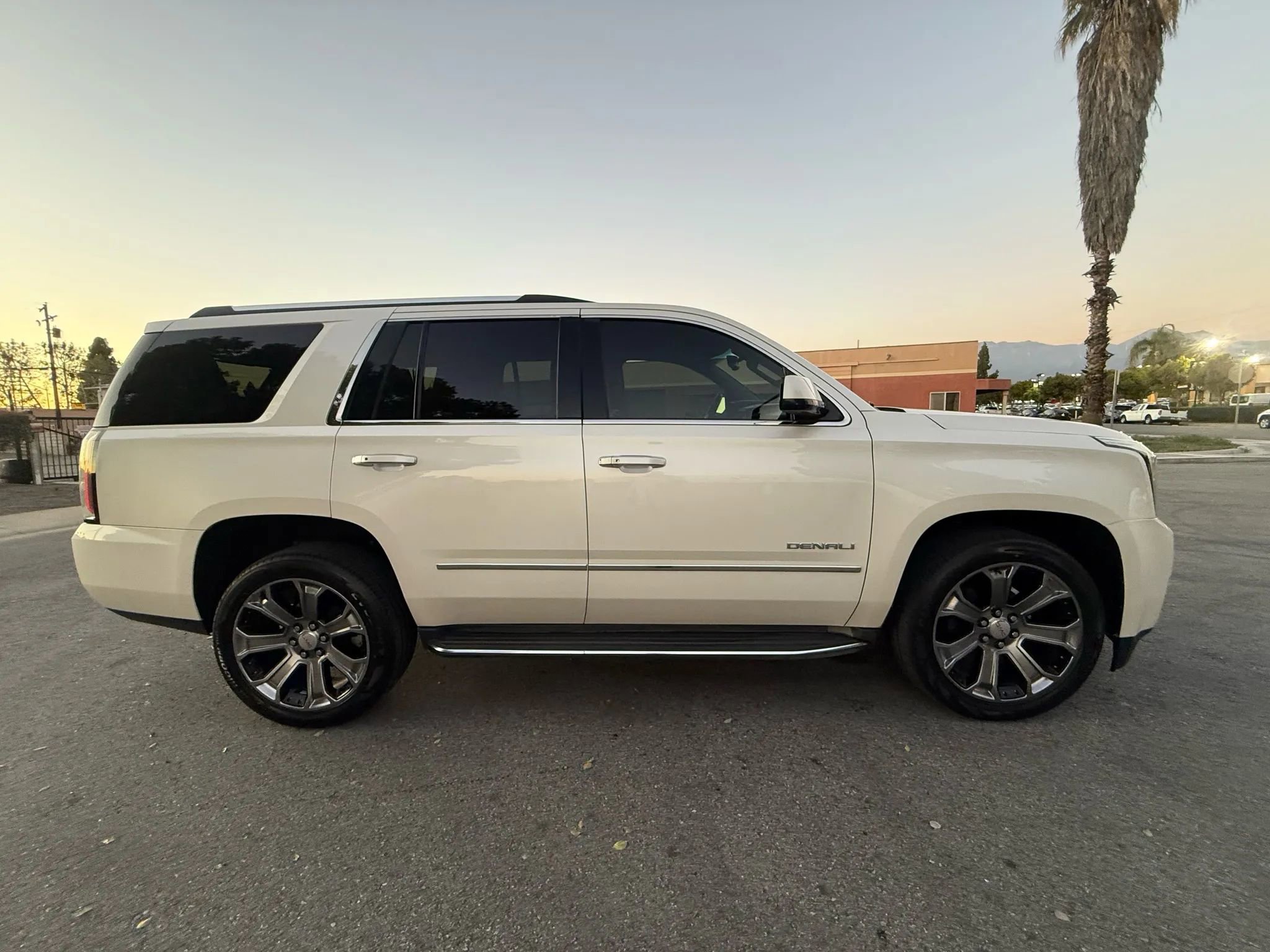 Used 2015 GMC Yukon Denali AWD/4WD image 4