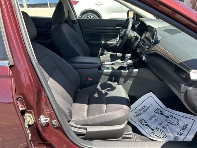 Used 2024 Nissan Altima 2.5 SV FWD image 7