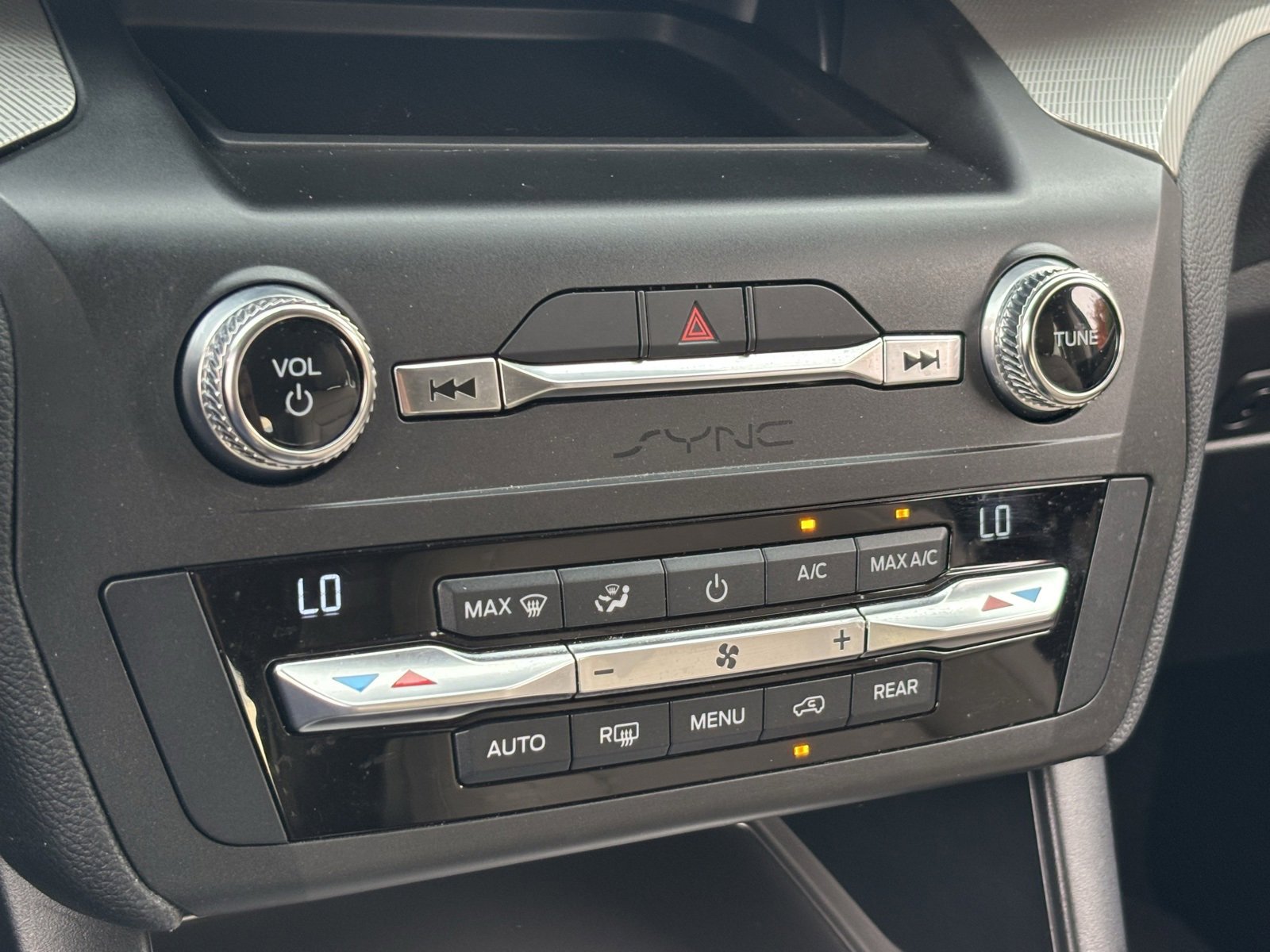 Used 2020 Ford Explorer XLT w/ Equipment Group 202A image 6