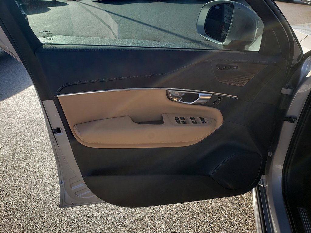 Used 2025 Volvo XC90 B6 Ultra w/ Protection Package image 10