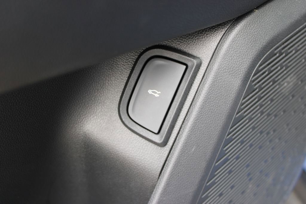 Used 2025 Chevrolet Equinox ACTIV w/ Safety and Technology Package image 58