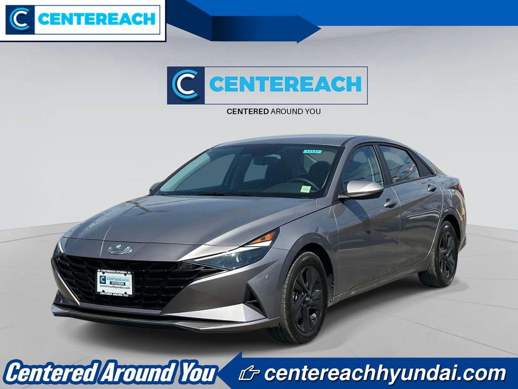 Used 2023 Hyundai Elantra SEL w/ Preferred Accessory Package FWD image 2