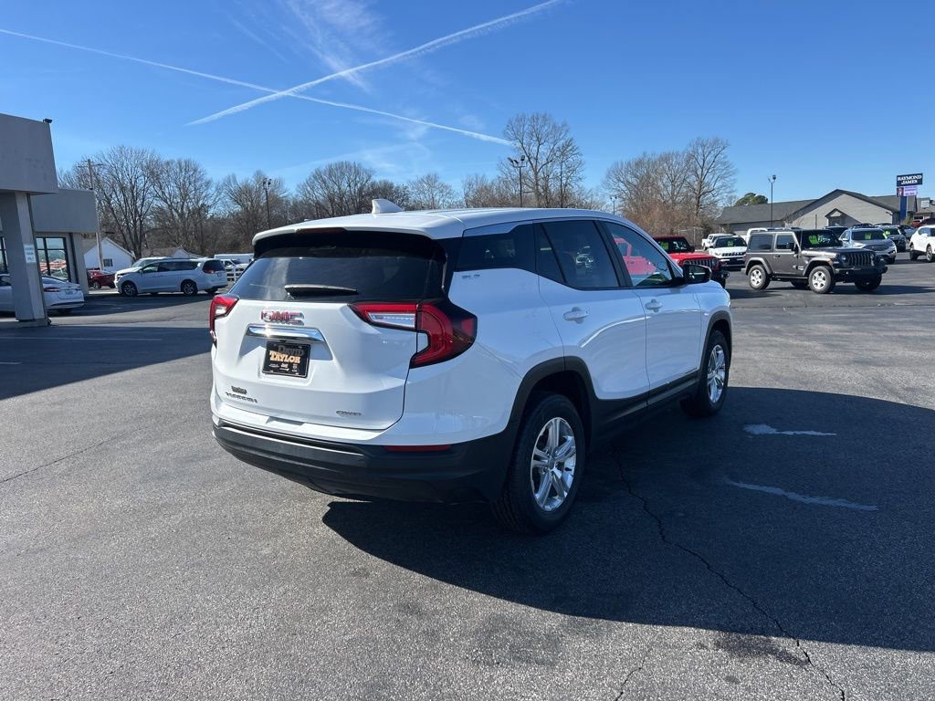 Used 2024 GMC Terrain SLE image 4