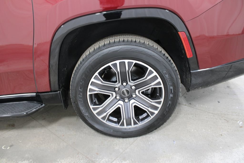 Used 2025 Jeep Wagoneer L Series II w/ 8-pass Seating Package image 38