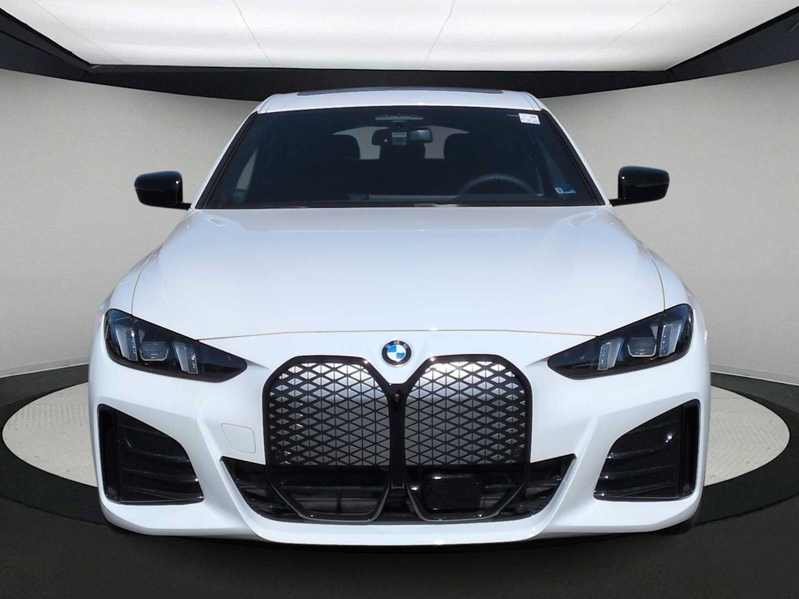 Used 2026 BMW i4 xDrive40i w/ M Sport Package AWD/4WD image 3