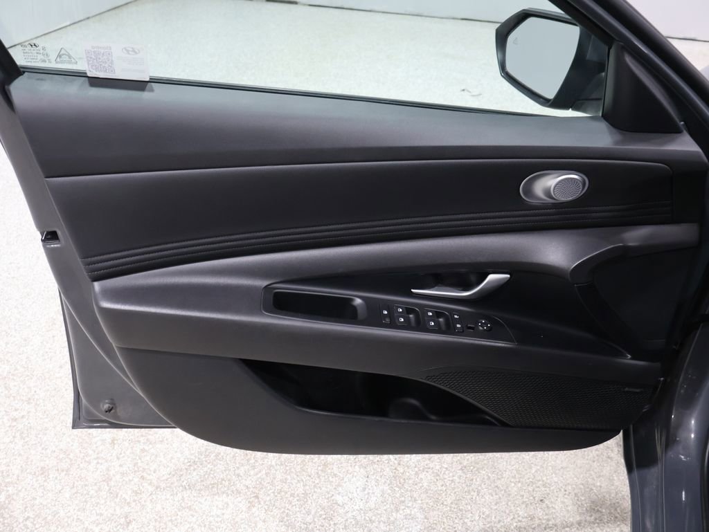 Used 2024 Hyundai Elantra Limited image 13