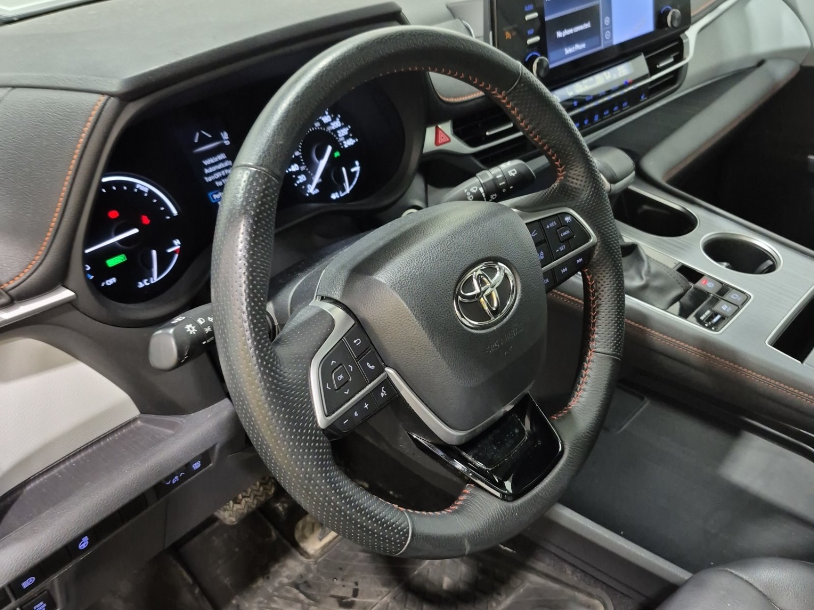 Used 2023 Toyota Sienna XSE AWD/4WD image 11