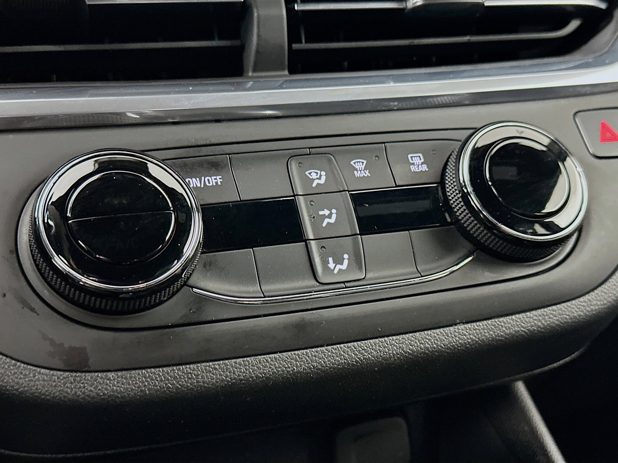 Used 2024 Buick Envista Preferred image 23