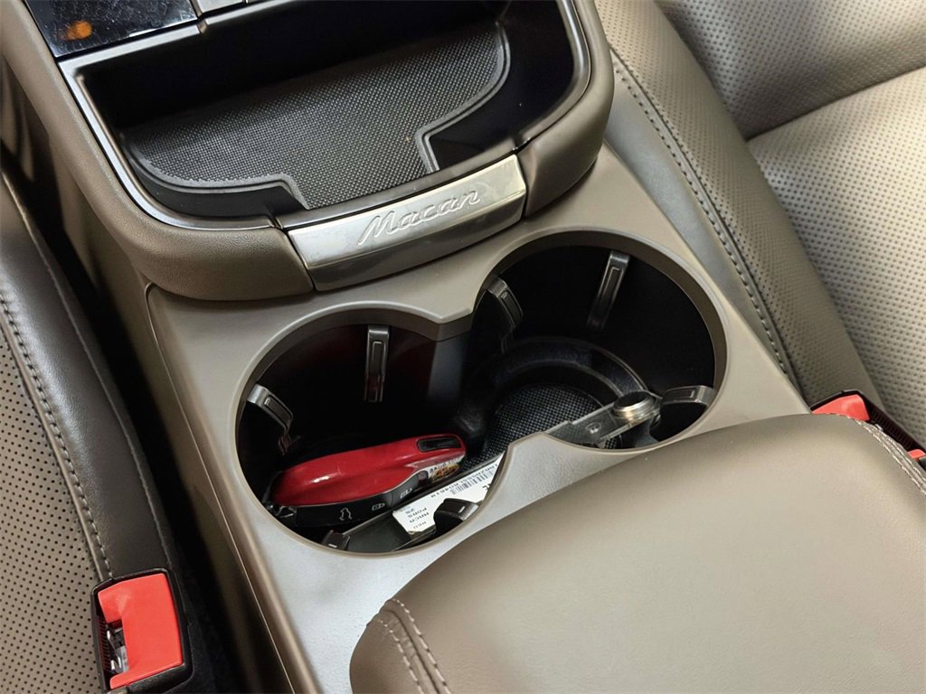 Used 2025 Porsche Macan image 18