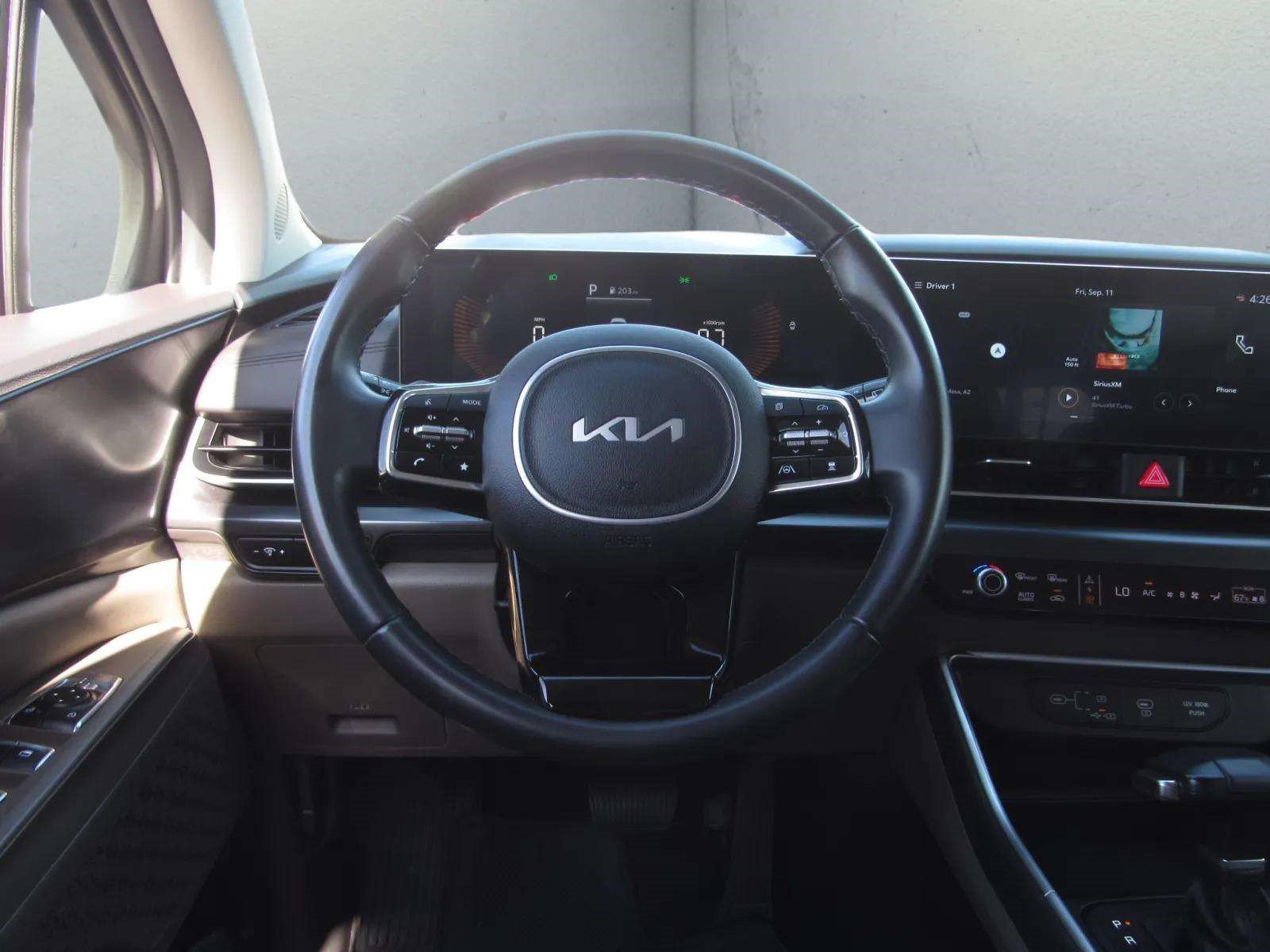 Used 2025 Kia Carnival FWD image 24